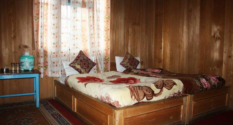 Iceland Residency, Lachung 3